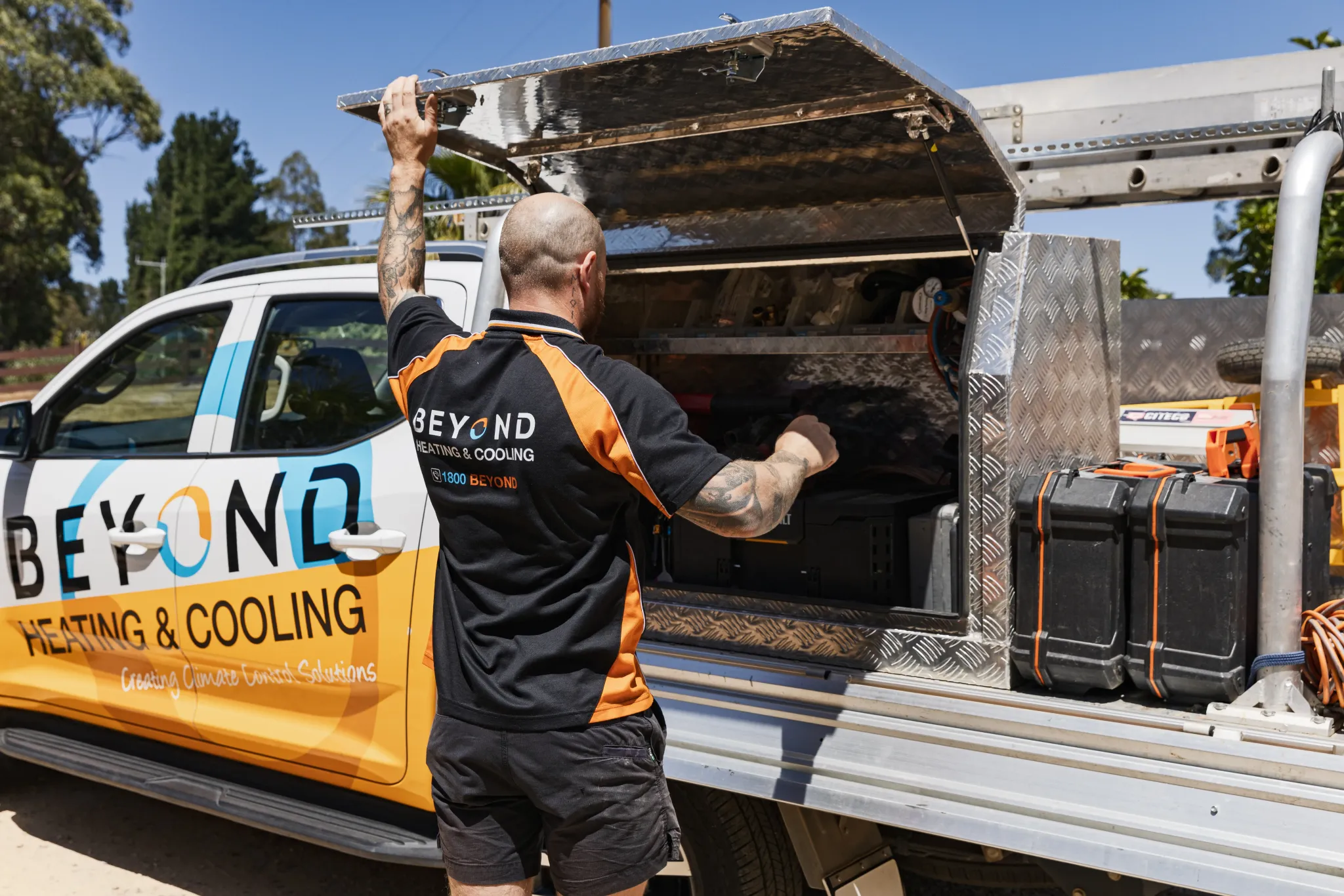 Beyond team loading van